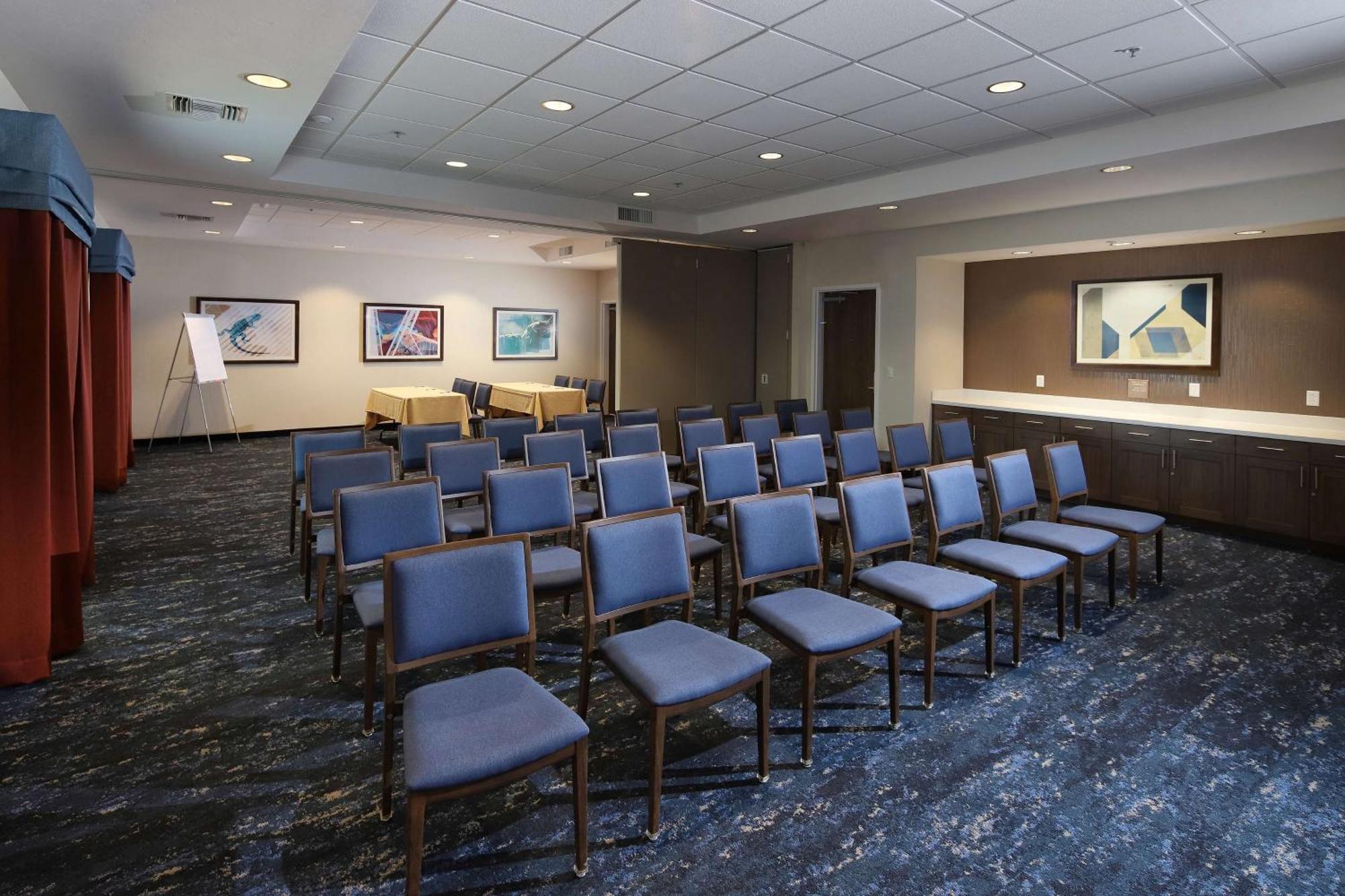 Hotel Hampton Tech Park 3*